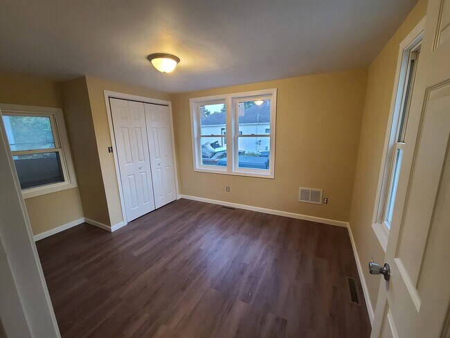 Building Photo - 8149 Antioch Rd