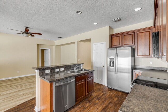 Building Photo - 627 Aeolian Dr