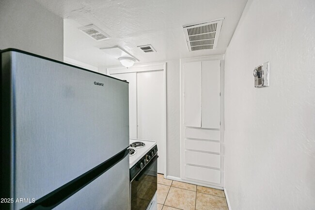 Building Photo - 3025 N 32nd St