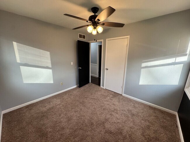 Building Photo - 4 bedroom 2 bath home in Port Byron