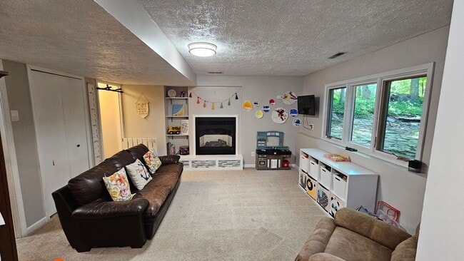 Building Photo - East Side Traverse City 3BR Home with Lake...