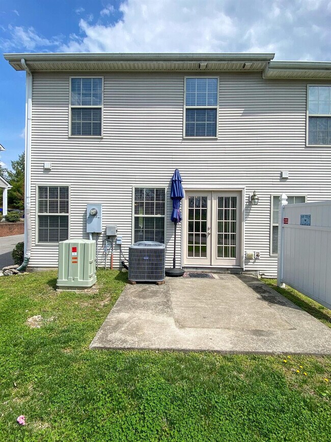 Building Photo - 2221 Reserve Ct