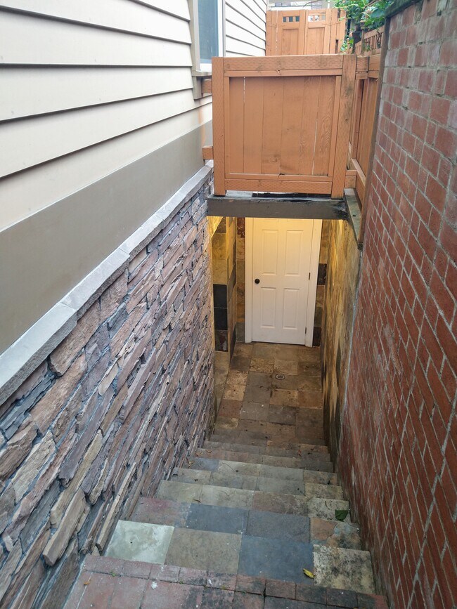 Building Photo - 5501 Brooklyn Ave NE