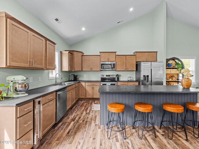 Building Photo - 151 Broadleaf Dr