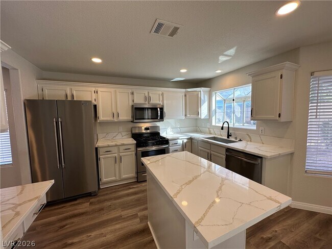 Building Photo - 1034 Skysail Dr