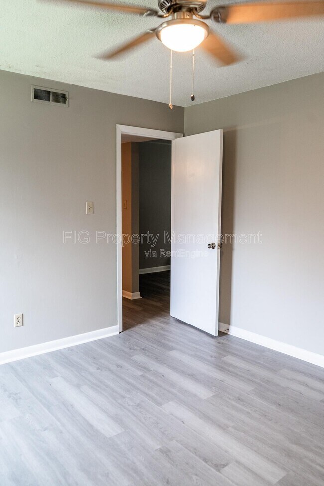 Building Photo - 129 Hillcrest Dr