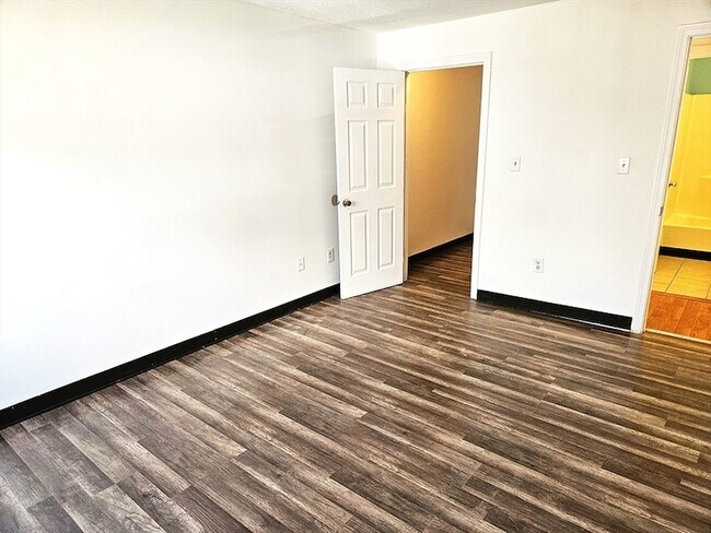 Building Photo - 75 Scotch Pond Pl