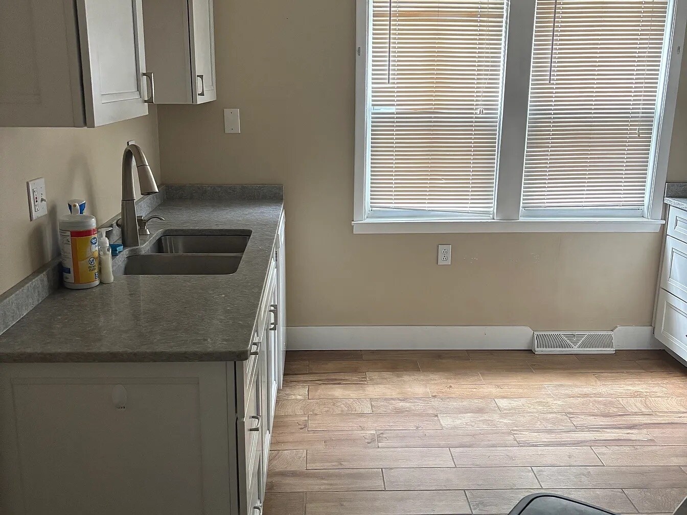 Building Photo - 275 Sterling Ave