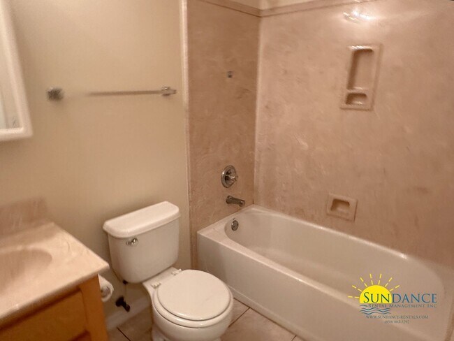 Building Photo - Lovely 2 Bedroom Unit in Navarre
