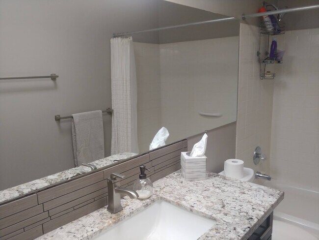 Second bath - 9013 E Palmer Dr