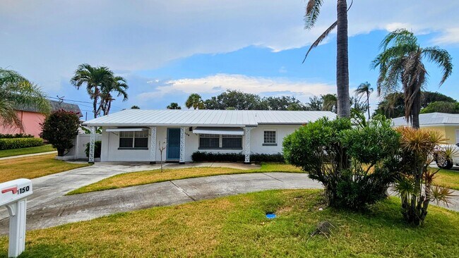 Building Photo - 1150 Bayshore Dr