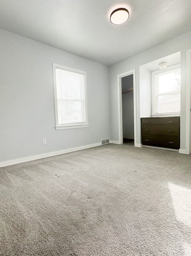 Building Photo - Beautiful 3 Bedroom 1 Bath Ranch Style Single Family Home!