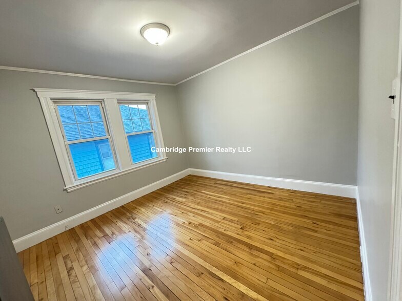 Building Photo - 12 Fairfax St