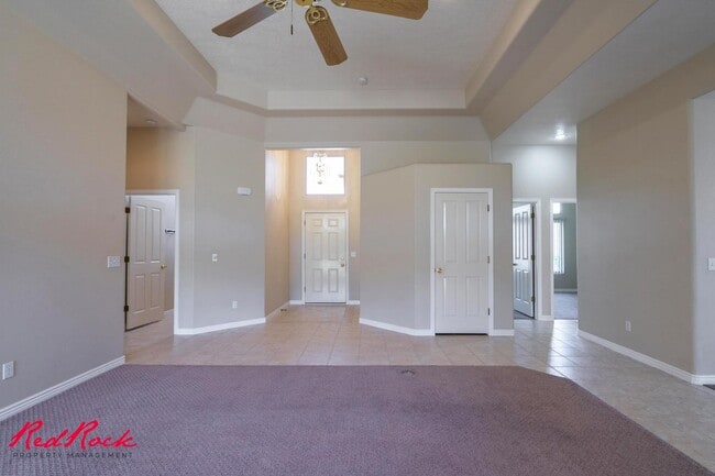 Building Photo - Comfortable 3-bedroom Home. Small Dog Frie...