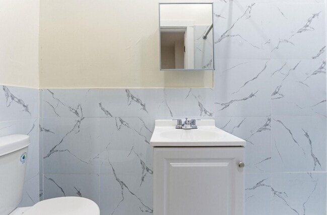 Building Photo - 176 Thorne St