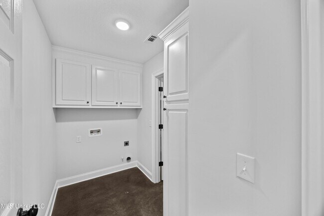 Building Photo - 230 Hemingway Cir