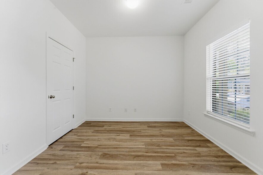 Building Photo - 585 McWilliams Rd