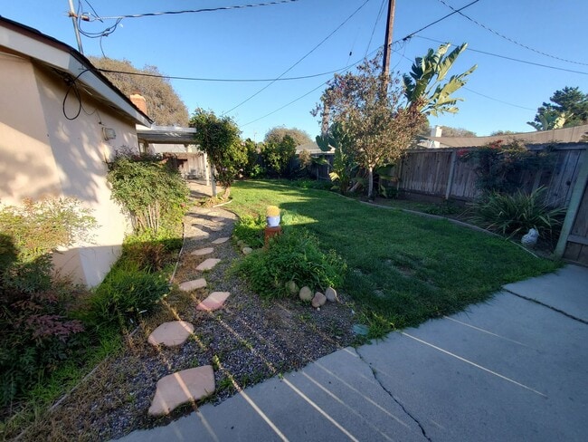 Building Photo - Wonderful Mid Century Home available for lease