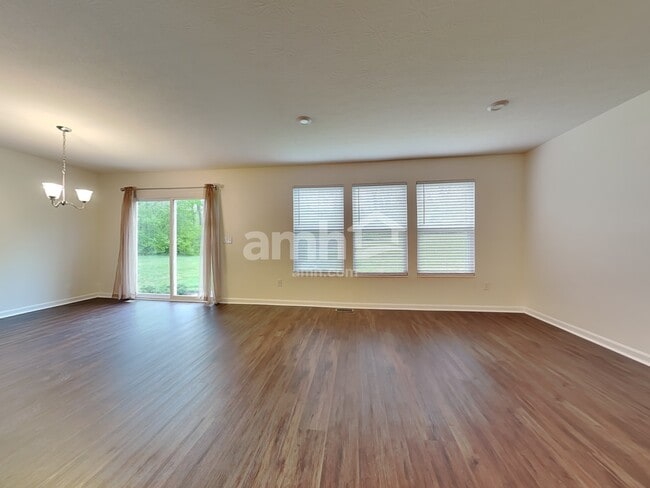 Building Photo - 724 Mary Ln Ext