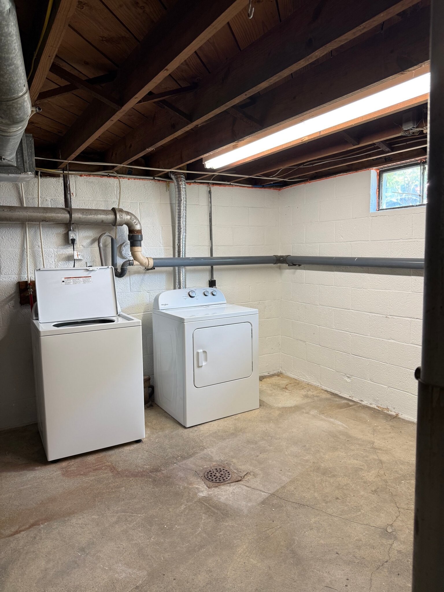 Building Photo - 46 E 2nd St