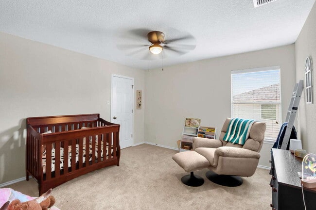 Building Photo - "Charming 3-Bedroom Home with ONE MONTH FREE!*"