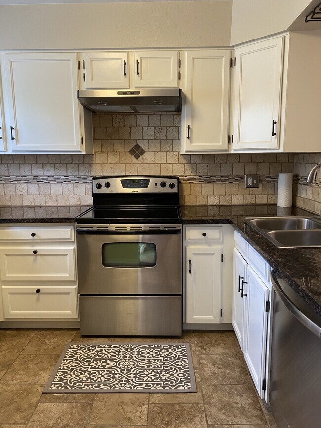 Building Photo - **Move in Specials, $$ off rent!* *Beautifully remodeled townhome near Cherry Creek Trail!
