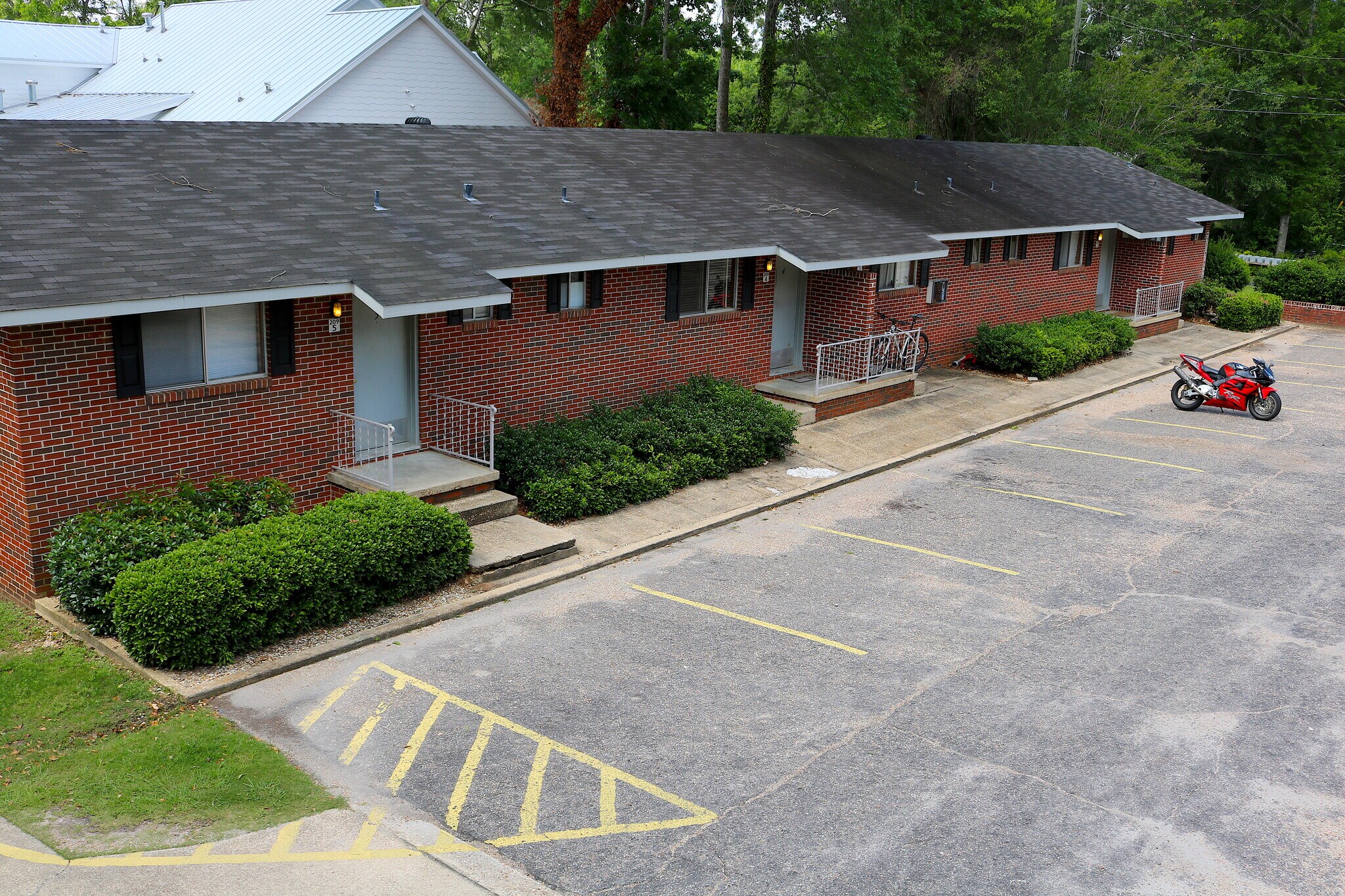 Building Photo - 207 Auburn Dr