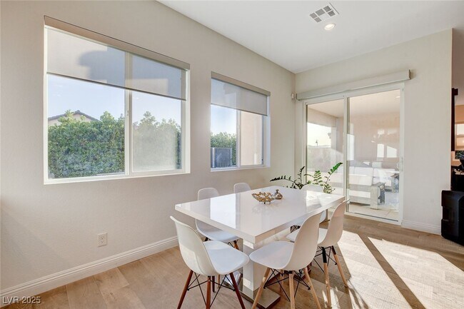 Building Photo - 2567 Speyburn Ave