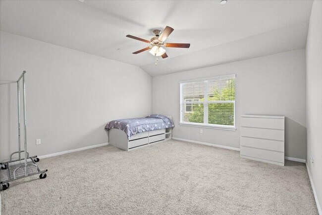 Building Photo - 516 E Slaughter Ln