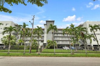 Building Photo - 900 SW 84th Ave