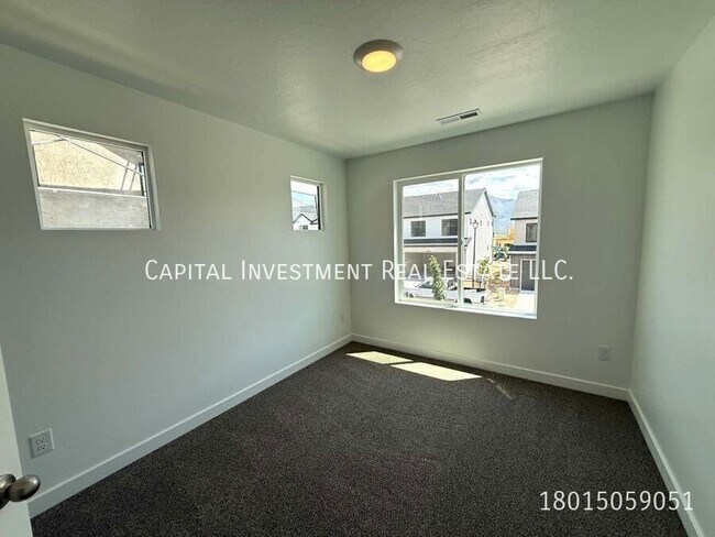 Building Photo - 4351 N 325 E