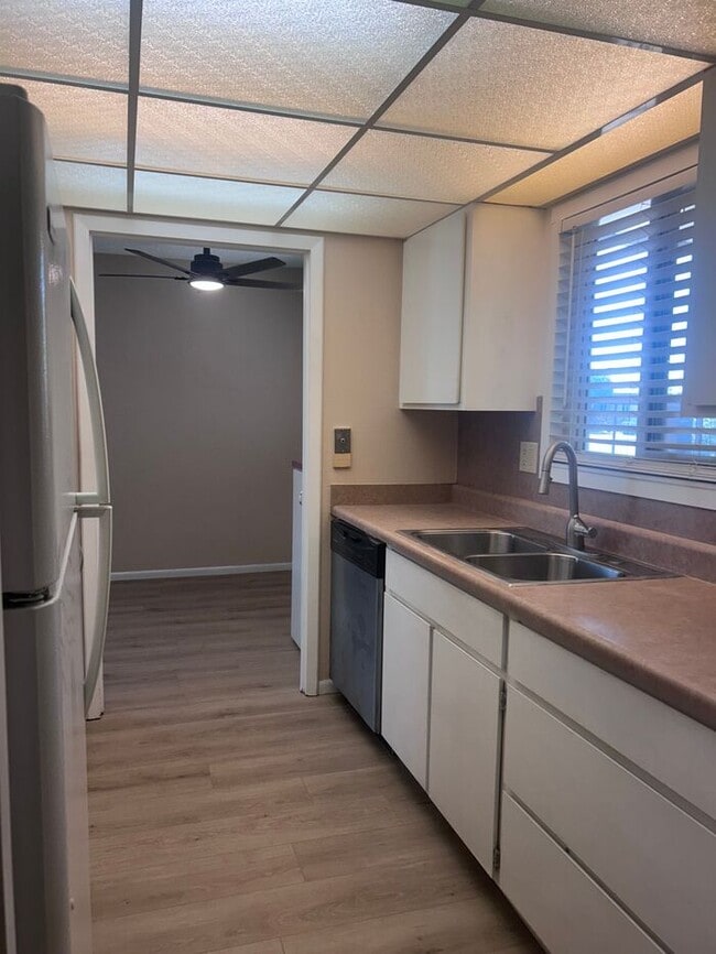 Building Photo - 13720 N 98th Ave