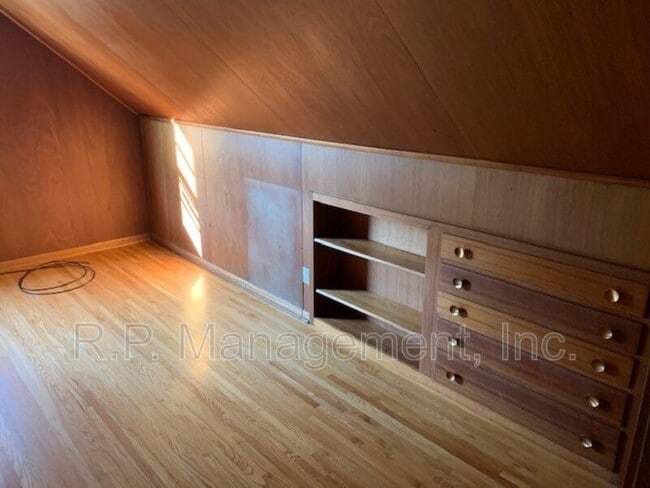 Building Photo - 6621 13th Ave S