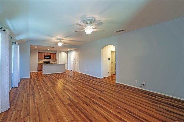 Building Photo - 1911 Meadow Crest Dr