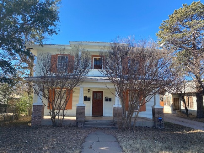 Building Photo - 466 Clinton-Unit 3