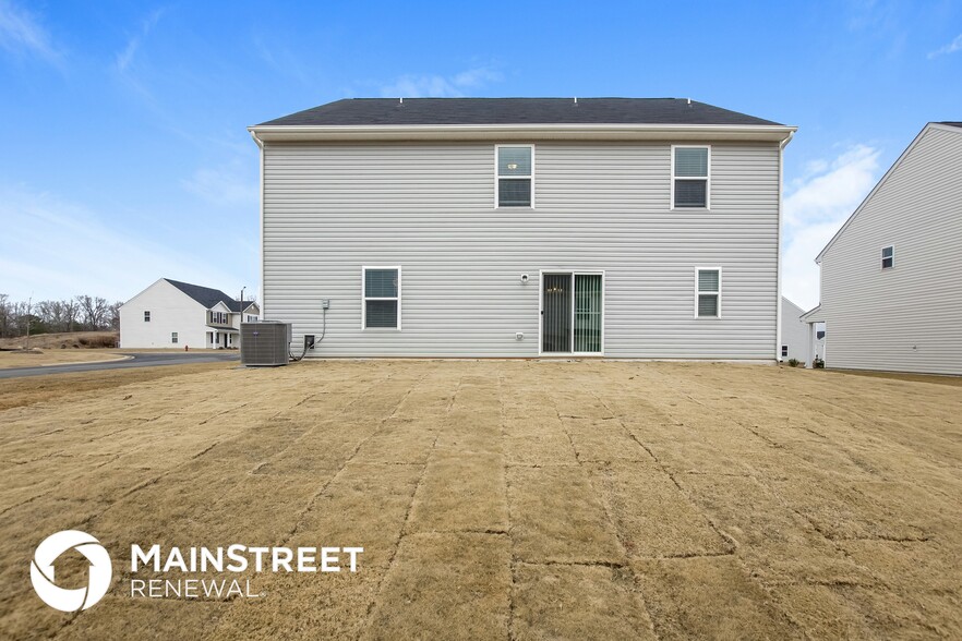 Building Photo - 303 Iron Horse Ln