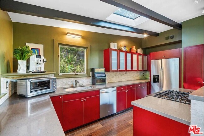 Building Photo - 8581 Appian Way