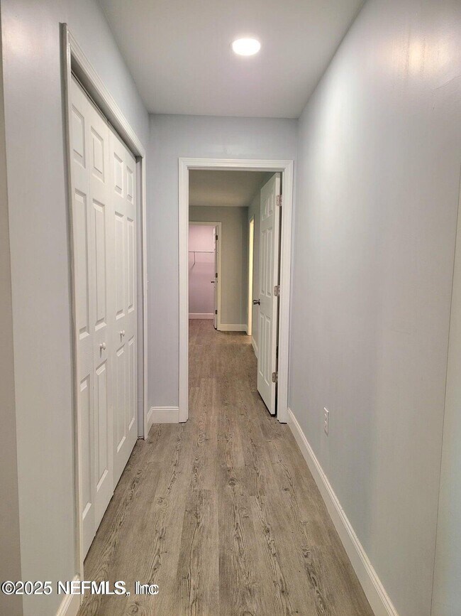 Building Photo - 1978 Solomon St