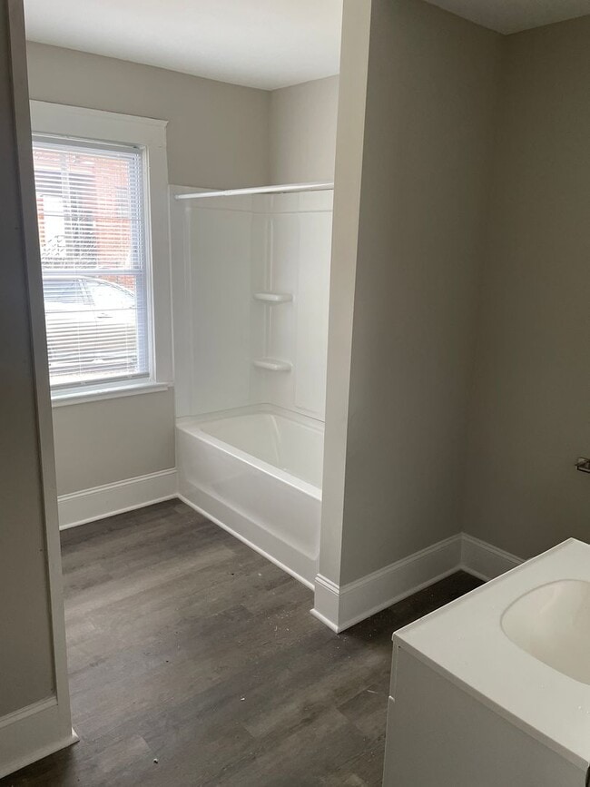 Building Photo - 635 W Northwest Blvd