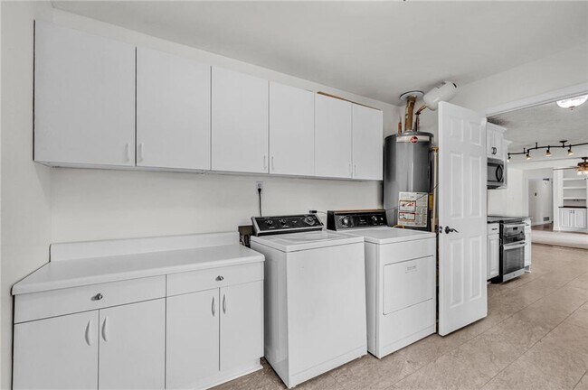 Building Photo - 318 Tyrone Rd