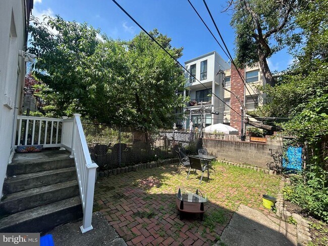 Building Photo - 152 N 21st St