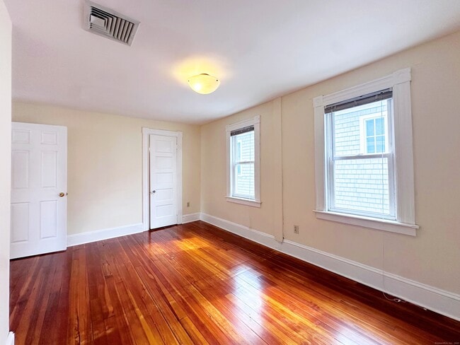 Building Photo - 66 Veres St