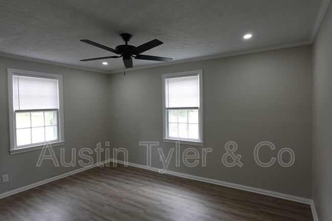 Building Photo - 4351 Kelly Ave