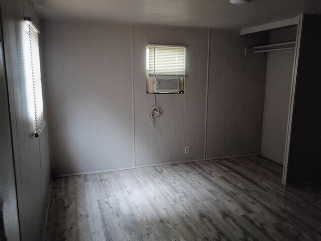 Building Photo - Home For Rent