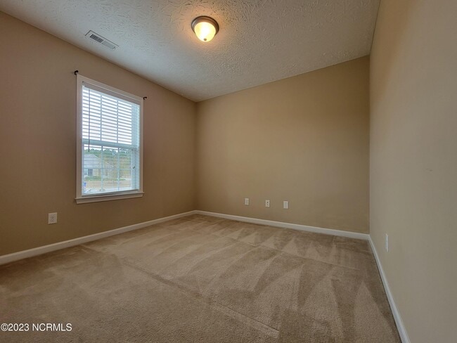 Building Photo - 416 Amaryllis Ln