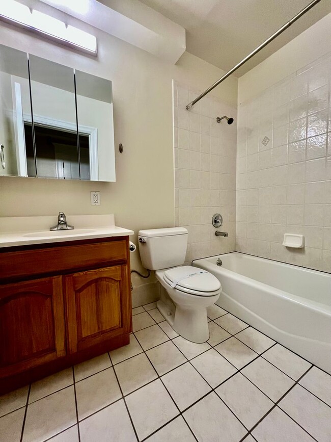 Building Photo - PM0206