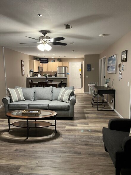 Building Photo - 1481 Ledges Dr