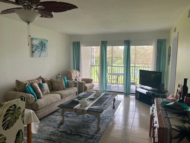 Building Photo - Seasonal 2/2 condo at Sandhill Pines