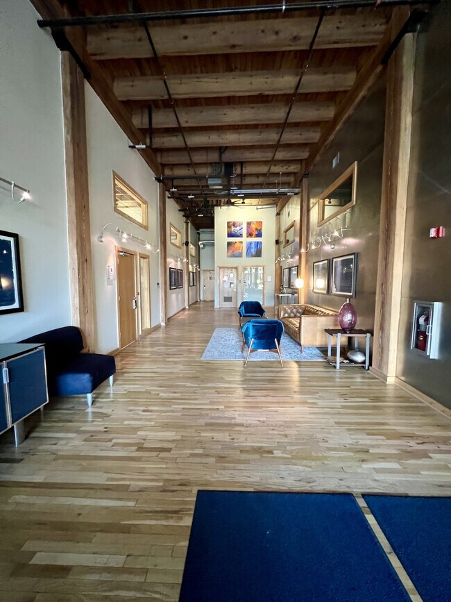 Building Photo - 413 N 2nd St