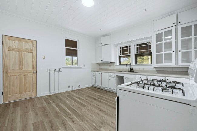 Building Photo - New THREE BED listing in Fort Wayne!